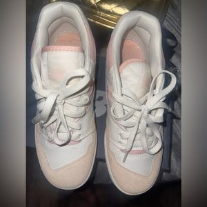 New balance 550 worn once. Great condition. Size 7.5 women's